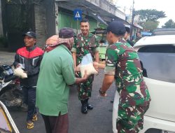 Danyonif 514/SY dan Ketua Persit Ranting 3 Berbagi 300 Paket Beras Berkah Ramadhan TNI untuk Masyarakat Bondowoso